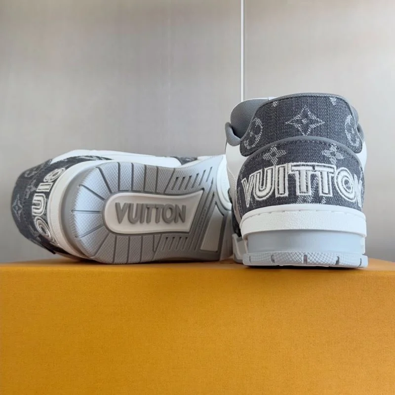Louis Vuitton Trainer Sneaker Fashionable 31533