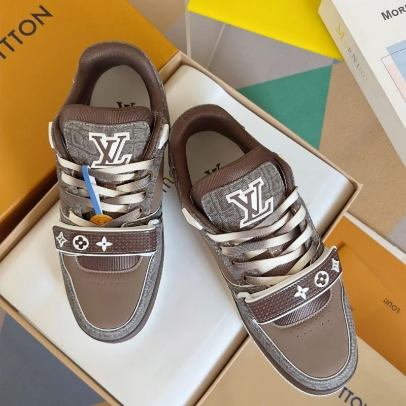 Casual Louis Vuitton Trainer Sneaker 31521