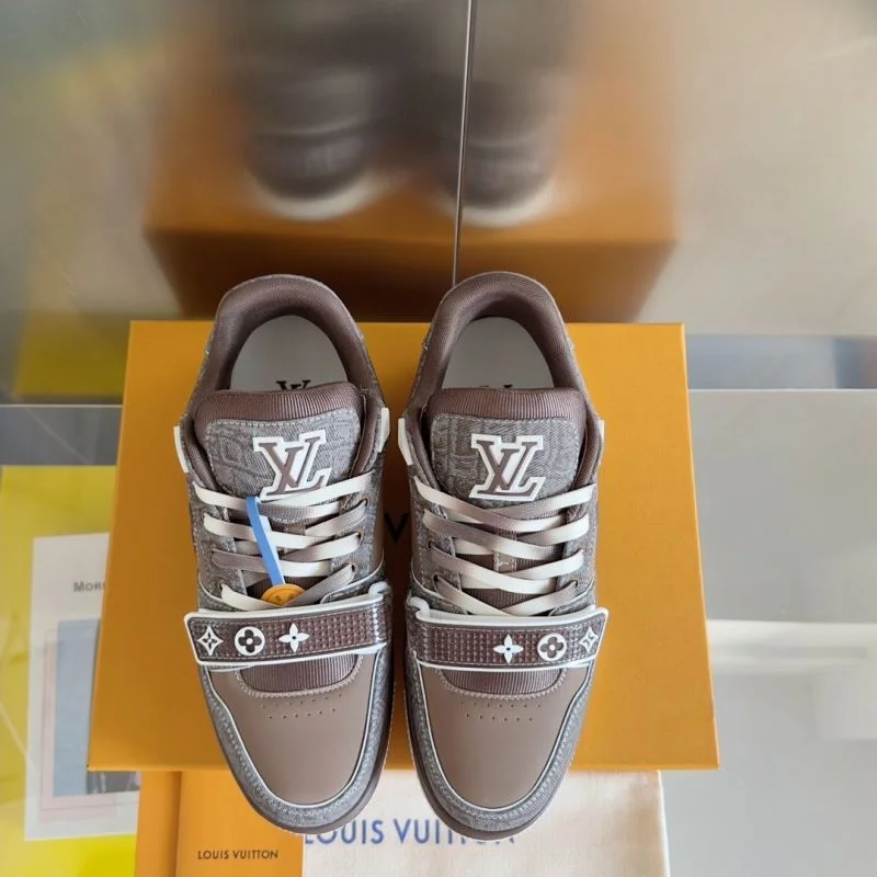 Casual Louis Vuitton Trainer Sneaker 31521