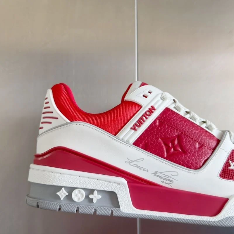 Stretchable Louis Vuitton Trainer Sneaker 31525
