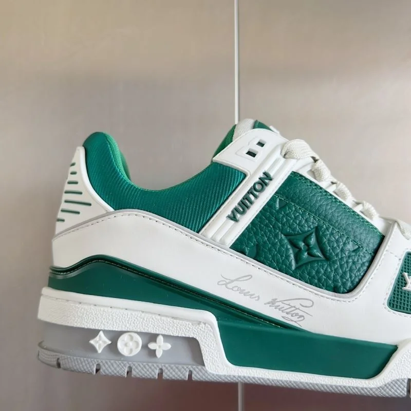 Vibrant Louis Vuitton Trainer Sneaker 31518