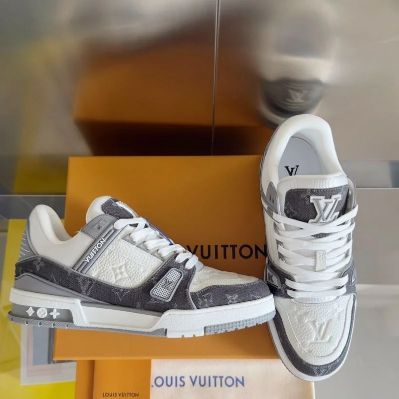 Neat Louis Vuitton Trainer Sneaker 31515