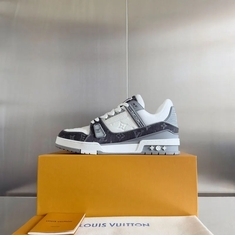 Neat Louis Vuitton Trainer Sneaker 31515