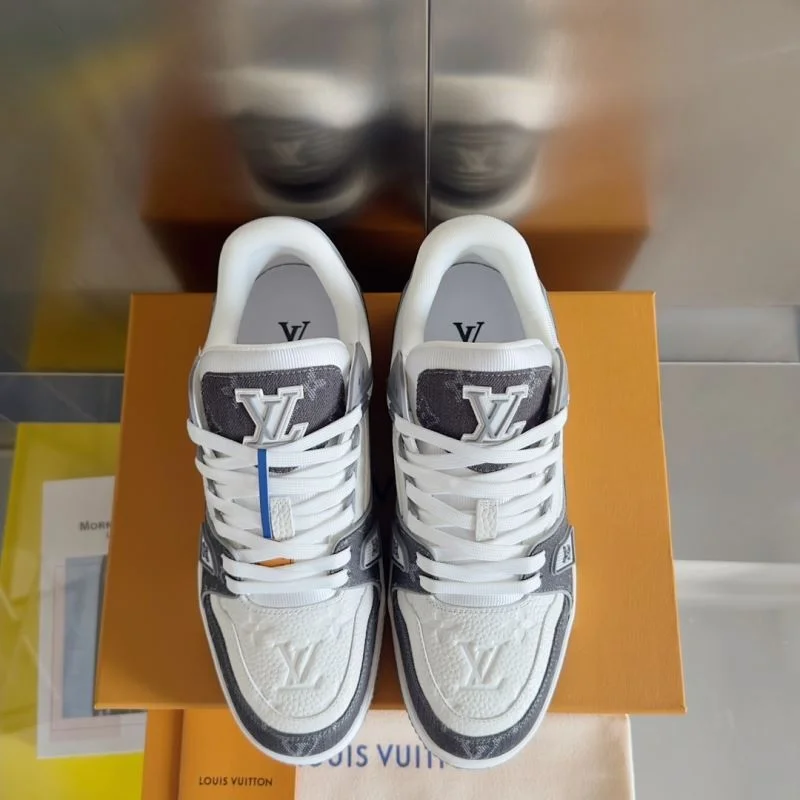 Neat Louis Vuitton Trainer Sneaker 31515