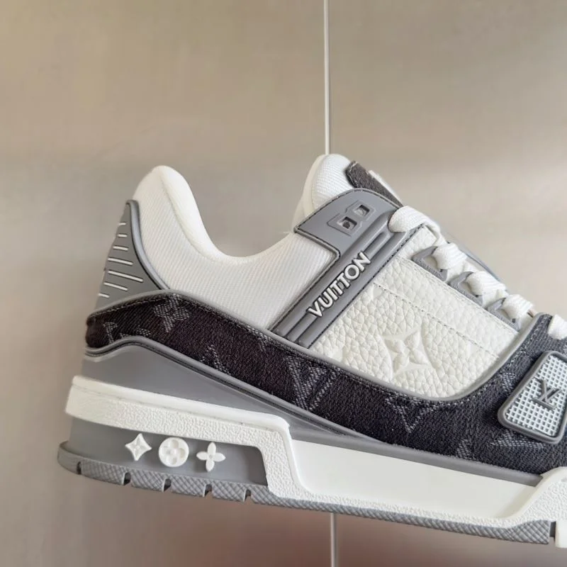 Neat Louis Vuitton Trainer Sneaker 31515