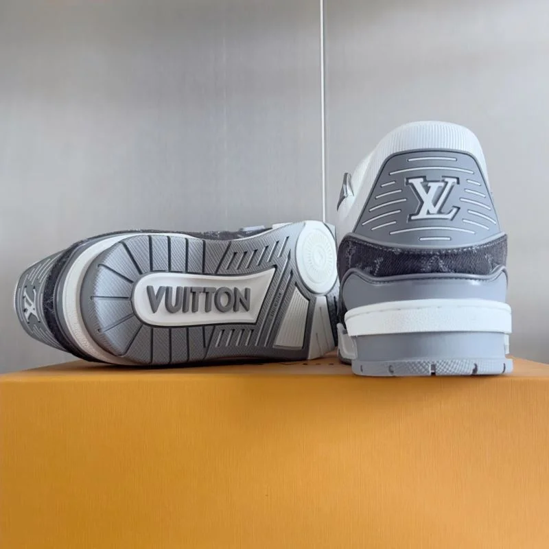 Neat Louis Vuitton Trainer Sneaker 31515