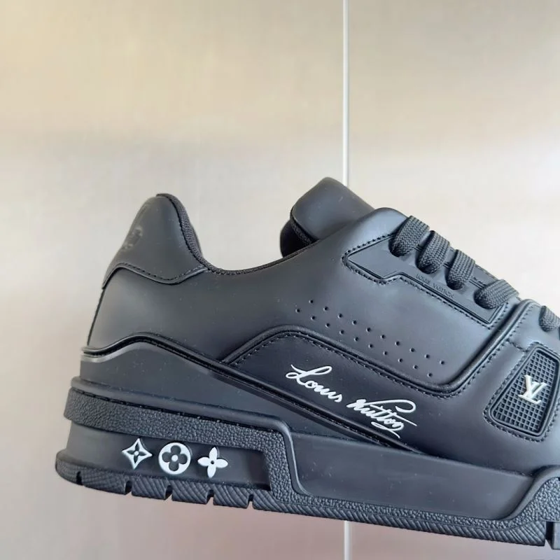 Compact Louis Vuitton Trainer Sneaker 31496