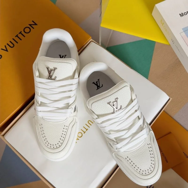 Elegant Louis Vuitton Trainer Sneaker 31501