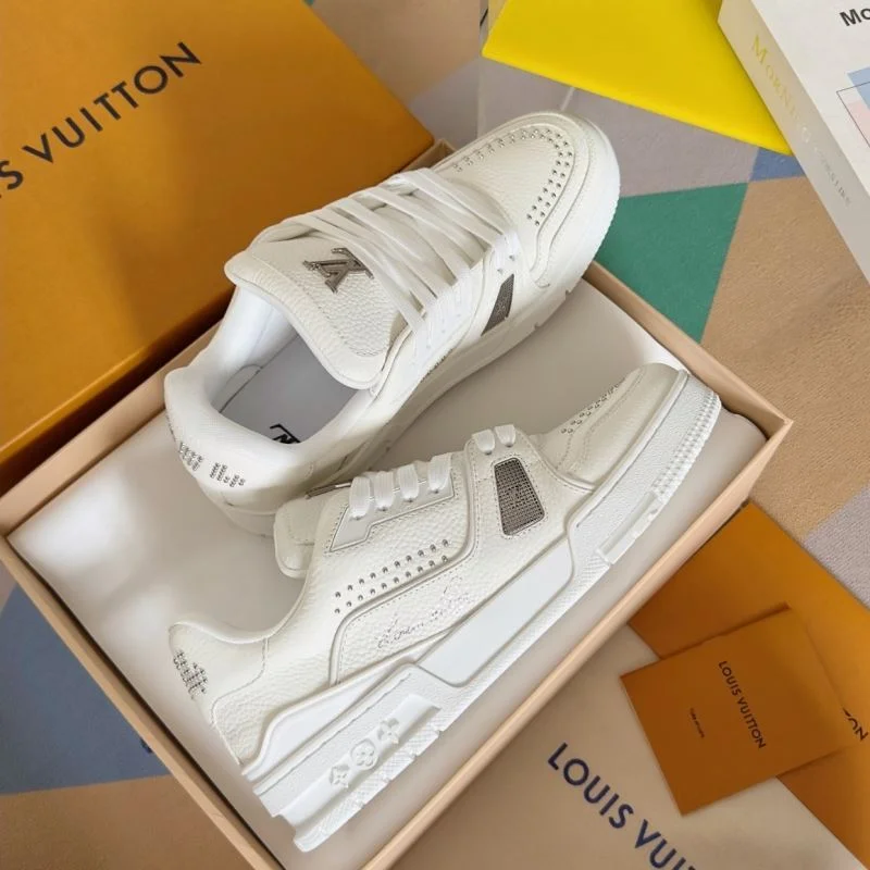 Elegant Louis Vuitton Trainer Sneaker 31501