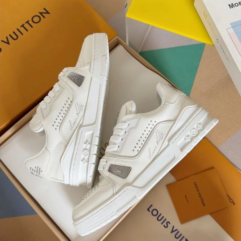 Elegant Louis Vuitton Trainer Sneaker 31501