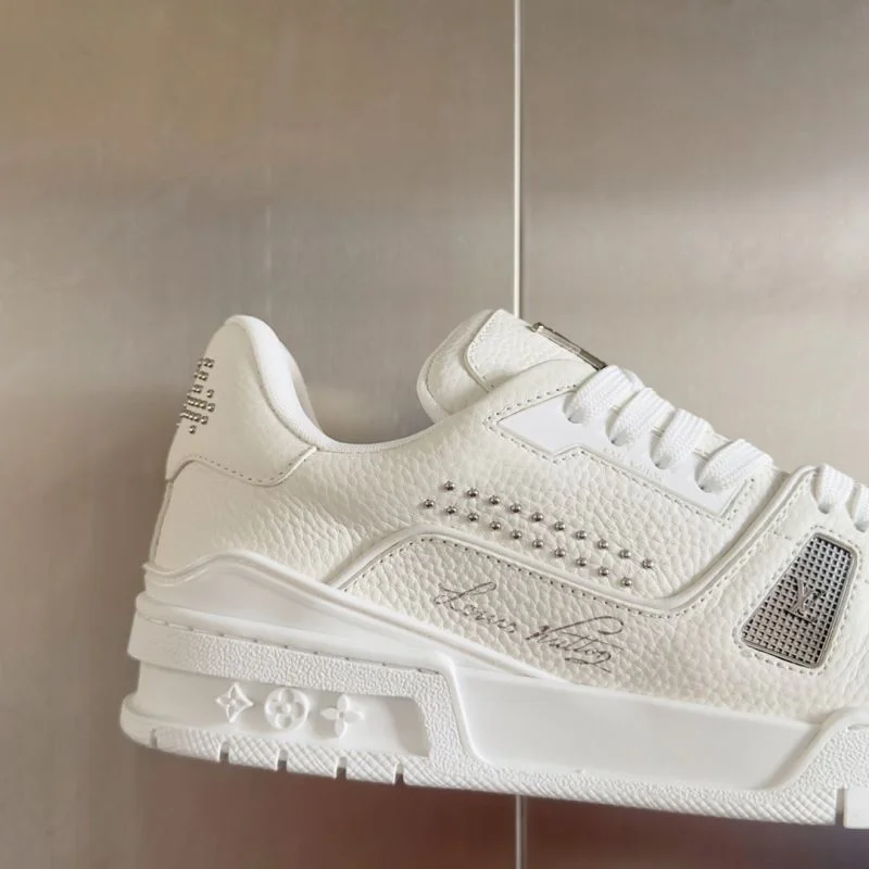 Elegant Louis Vuitton Trainer Sneaker 31501