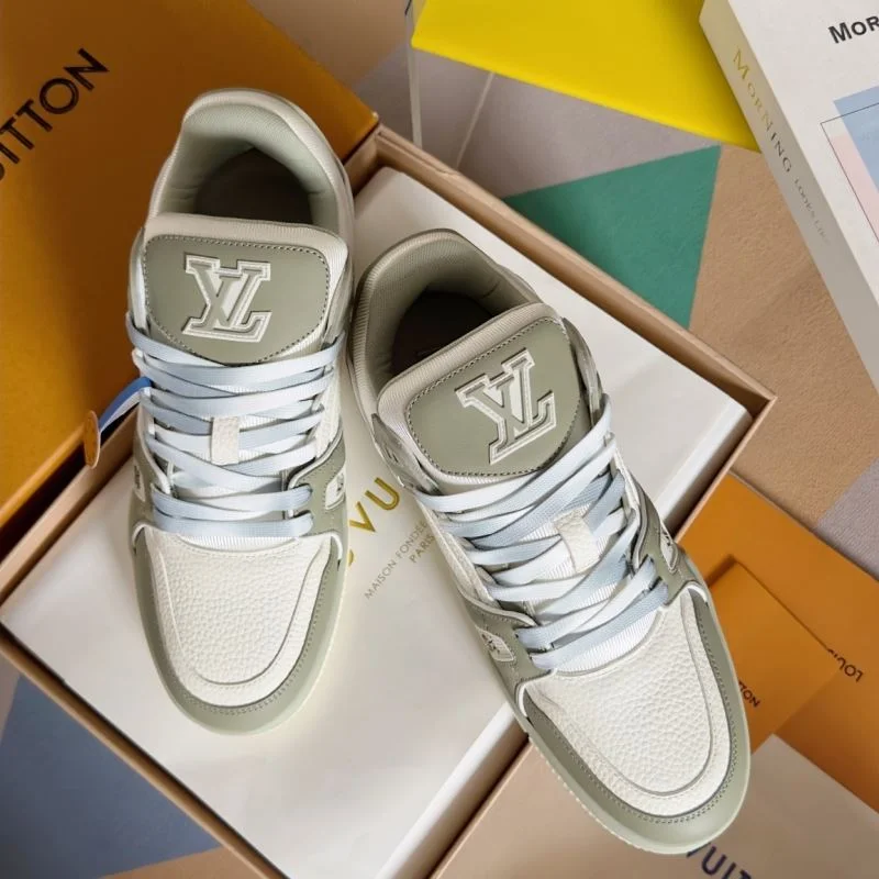 Supportive Louis Vuitton Trainer Sneaker 31511