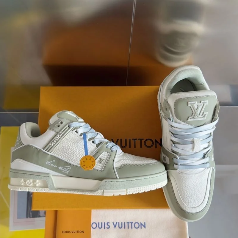 Supportive Louis Vuitton Trainer Sneaker 31511