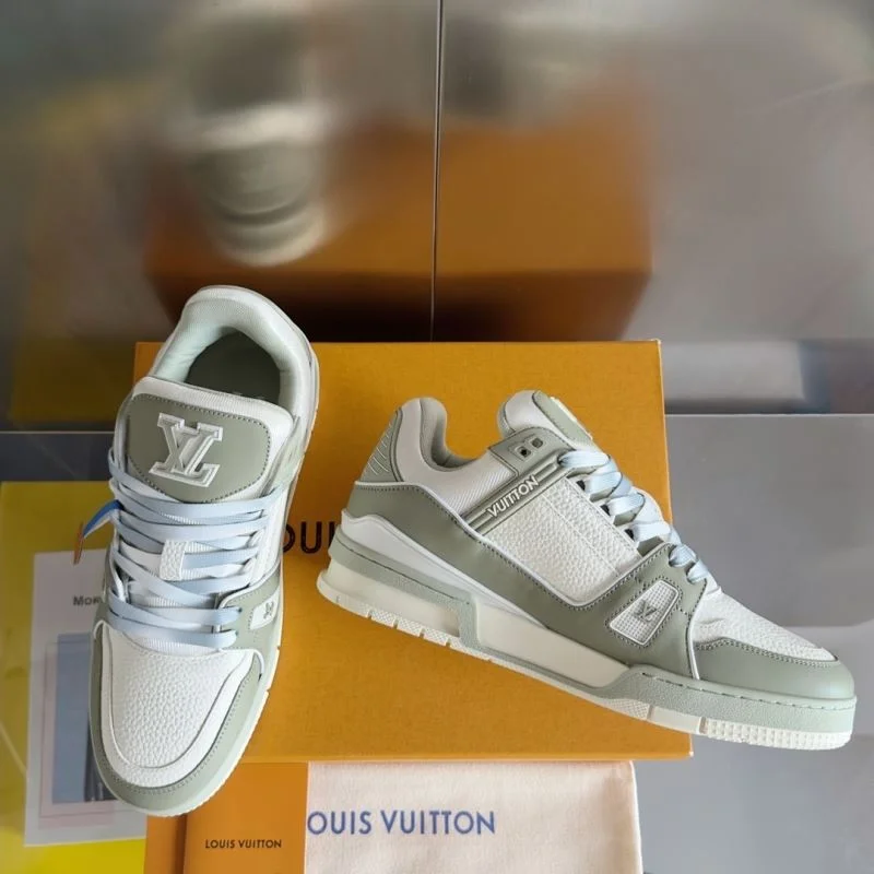Supportive Louis Vuitton Trainer Sneaker 31511