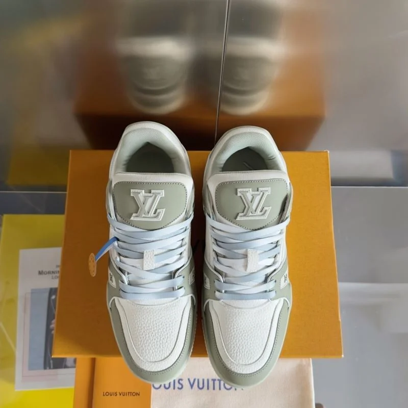 Supportive Louis Vuitton Trainer Sneaker 31511