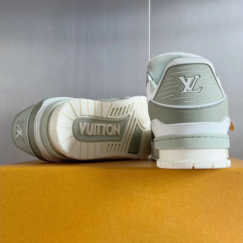 Supportive Louis Vuitton Trainer Sneaker 31511