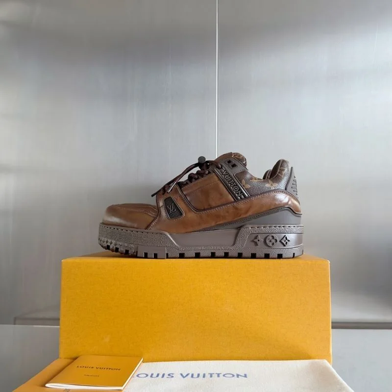 Practical Louis Vuitton Trainer Sneaker 31495