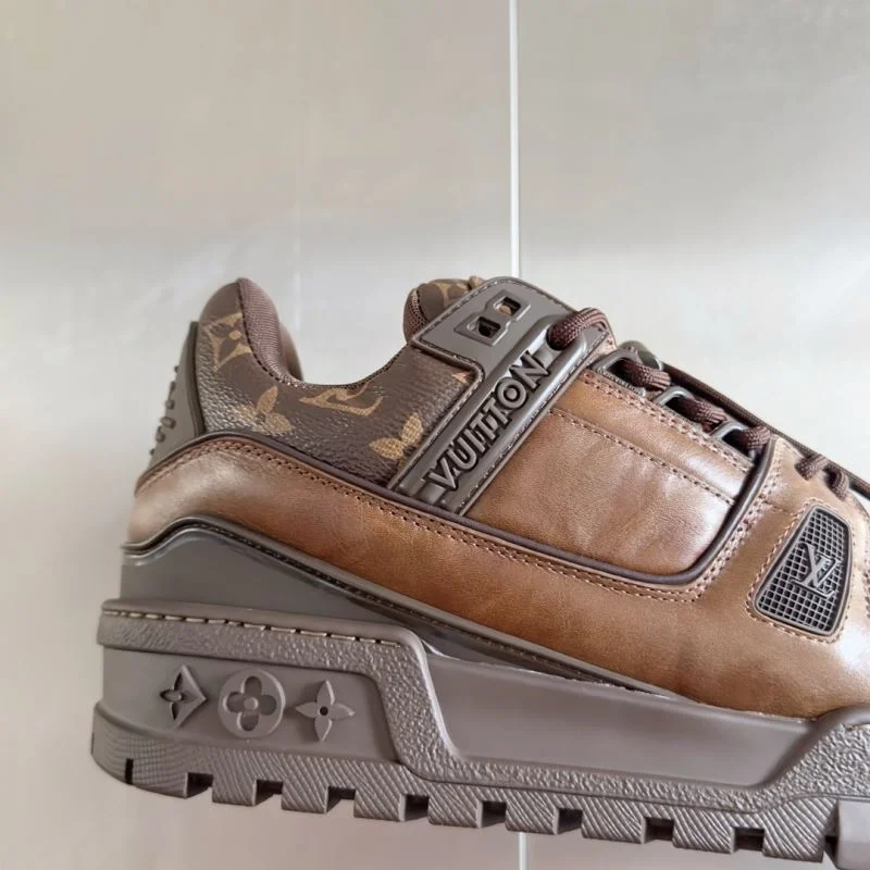 Practical Louis Vuitton Trainer Sneaker 31495