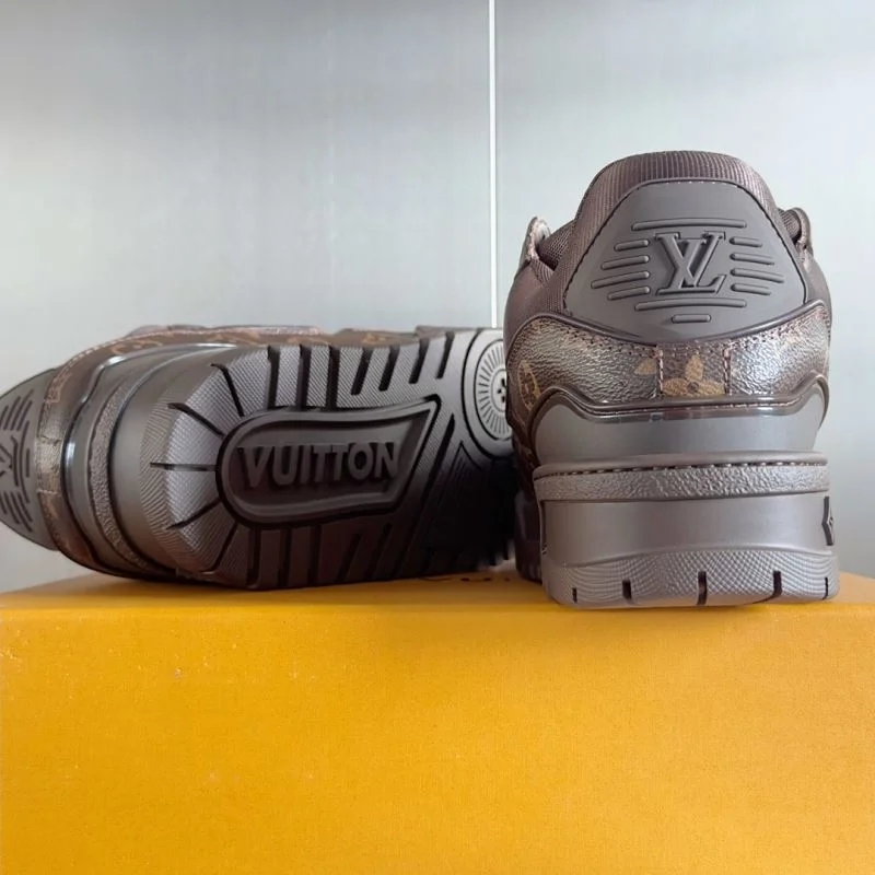 Classic Louis Vuitton Trainer Sneaker 31509