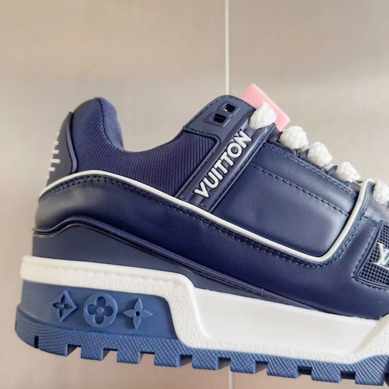 Louis Vuitton Trainer Sneaker Fashionable 31486