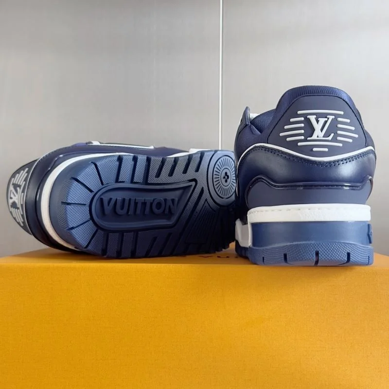 Louis Vuitton Trainer Sneaker Fashionable 31486