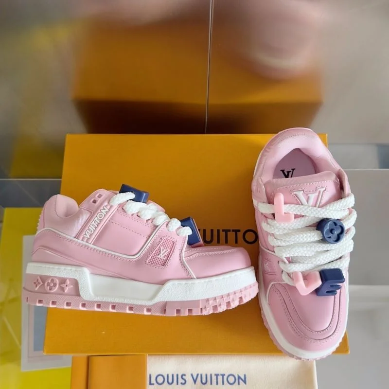 Cozy Louis Vuitton Trainer Sneaker 31491