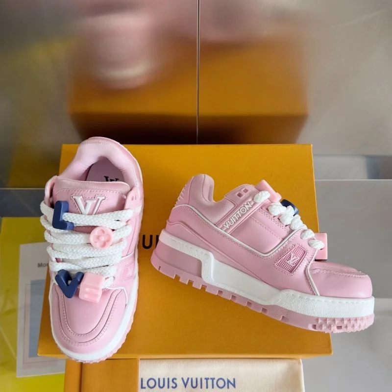 Cozy Louis Vuitton Trainer Sneaker 31491