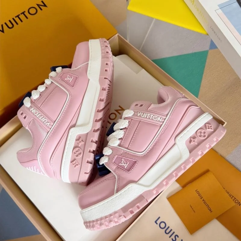 Cozy Louis Vuitton Trainer Sneaker 31491