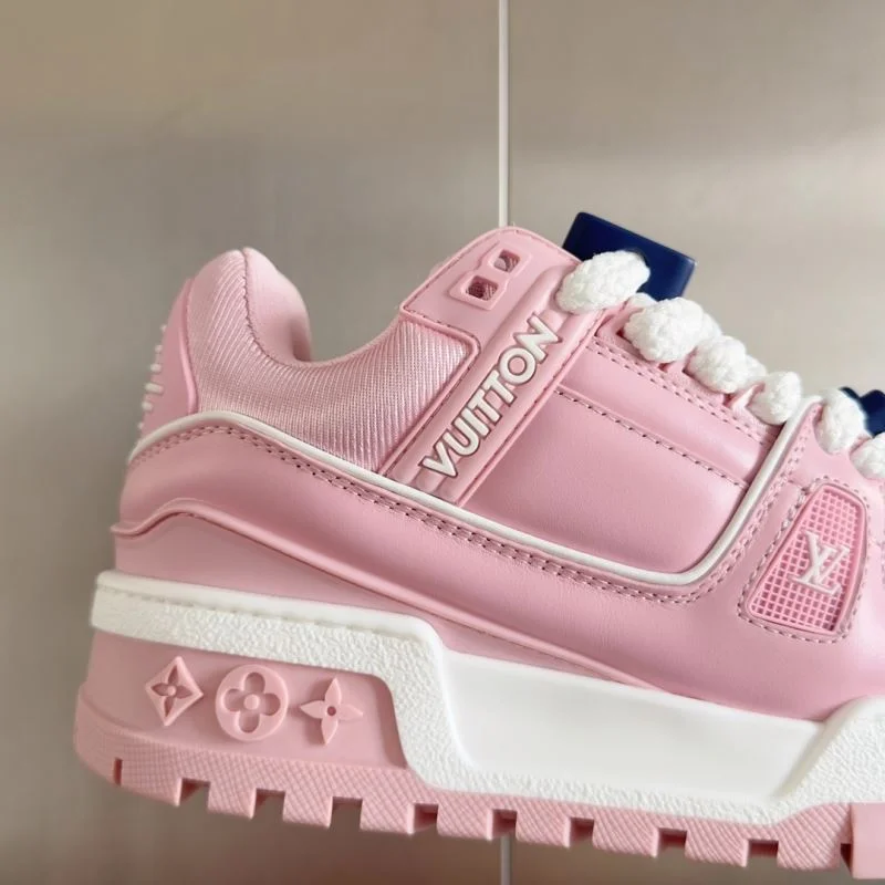 Cozy Louis Vuitton Trainer Sneaker 31491