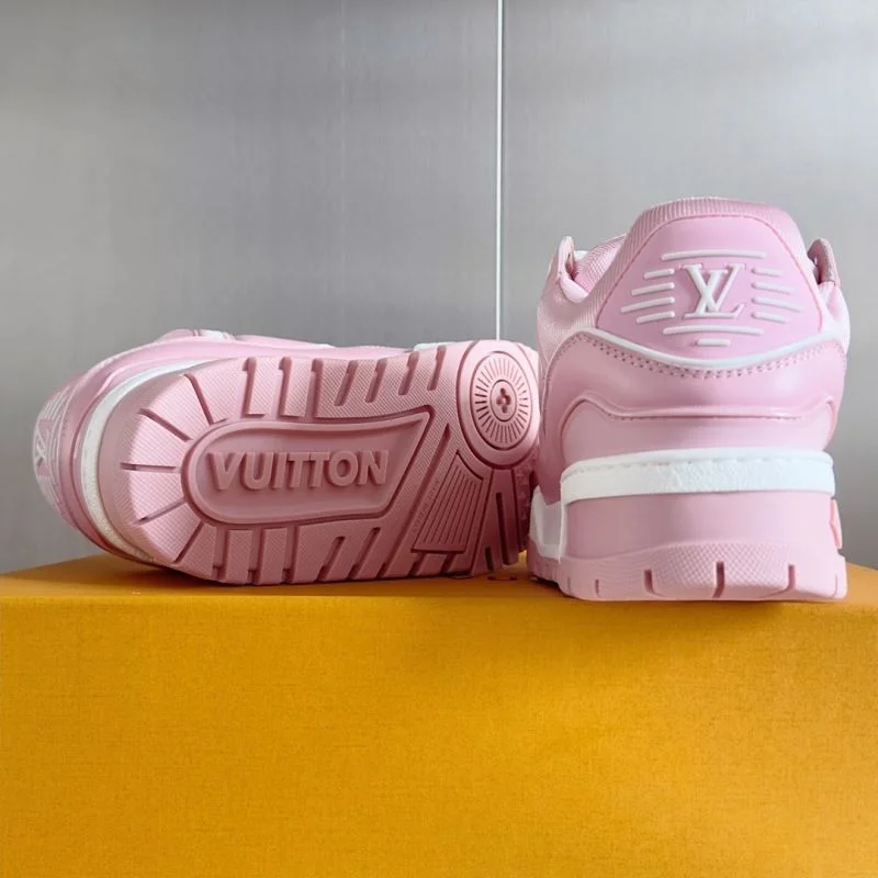 Cozy Louis Vuitton Trainer Sneaker 31491