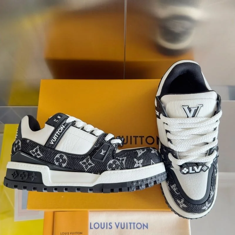 Casual Louis Vuitton Trainer Sneaker 31487