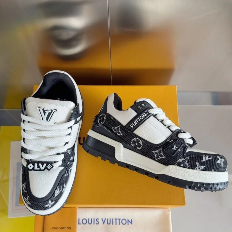 Casual Louis Vuitton Trainer Sneaker 31487