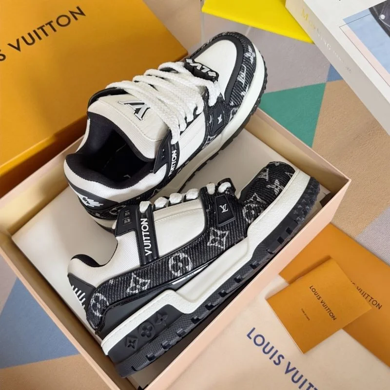 Casual Louis Vuitton Trainer Sneaker 31487