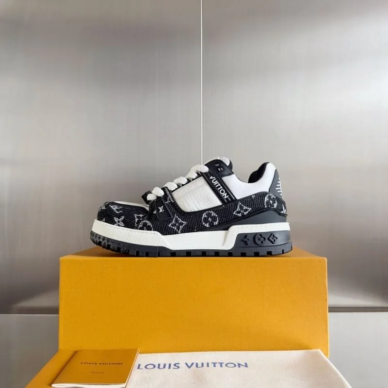 Casual Louis Vuitton Trainer Sneaker 31487