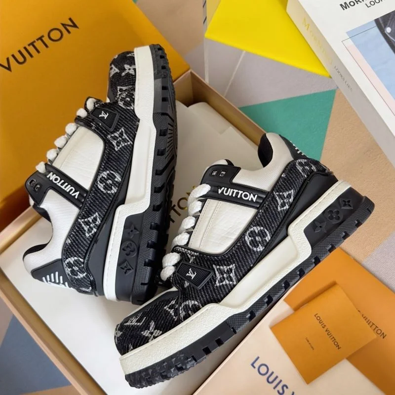 Casual Louis Vuitton Trainer Sneaker 31487