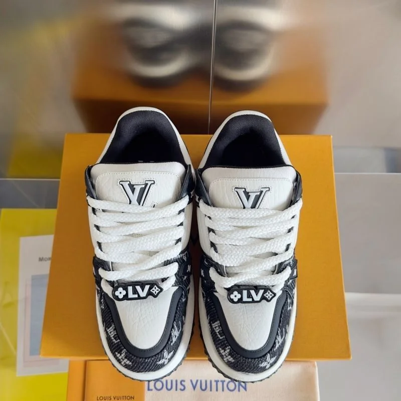 Casual Louis Vuitton Trainer Sneaker 31487