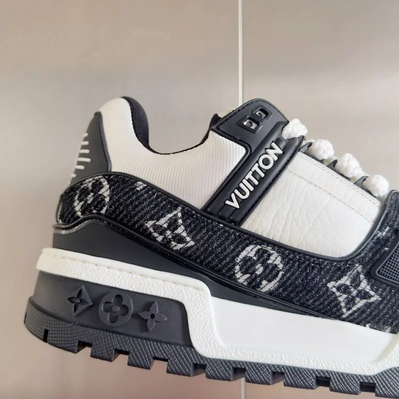 Casual Louis Vuitton Trainer Sneaker 31487