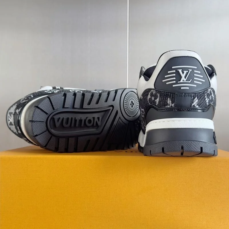 Casual Louis Vuitton Trainer Sneaker 31487