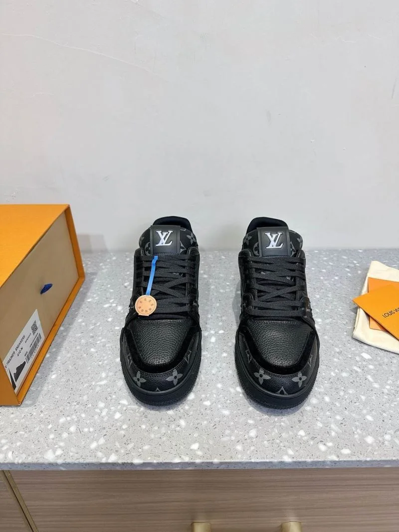 Supportive Louis Vuitton Trainer Sneaker 31497