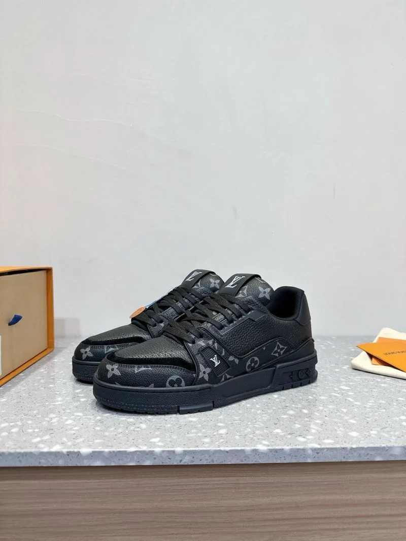 Supportive Louis Vuitton Trainer Sneaker 31497