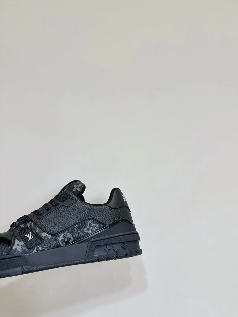 Supportive Louis Vuitton Trainer Sneaker 31497