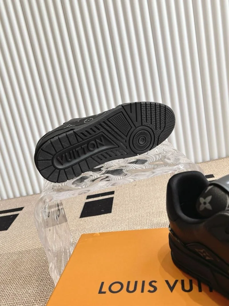 Louis Vuitton Trainer Sneaker Sleek 31494