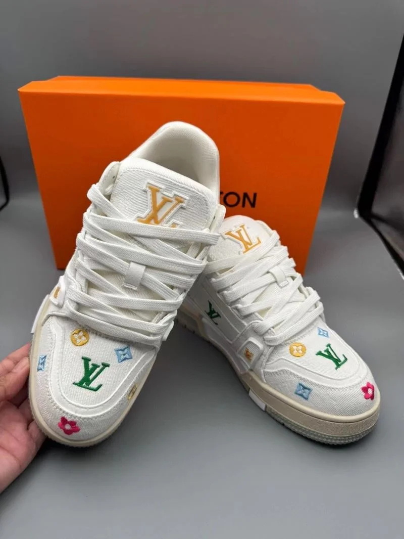 Resilient Louis Vuitton Trainer Sneaker 31477