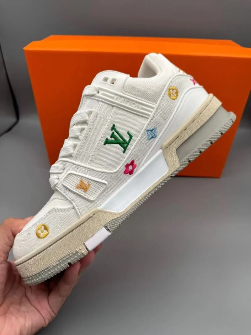 Resilient Louis Vuitton Trainer Sneaker 31477