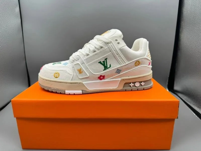 Resilient Louis Vuitton Trainer Sneaker 31477