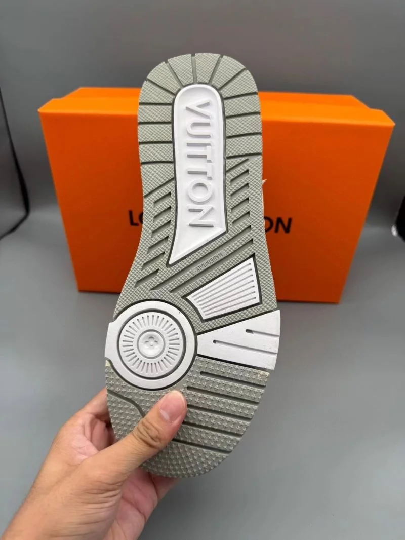 Resilient Louis Vuitton Trainer Sneaker 31477