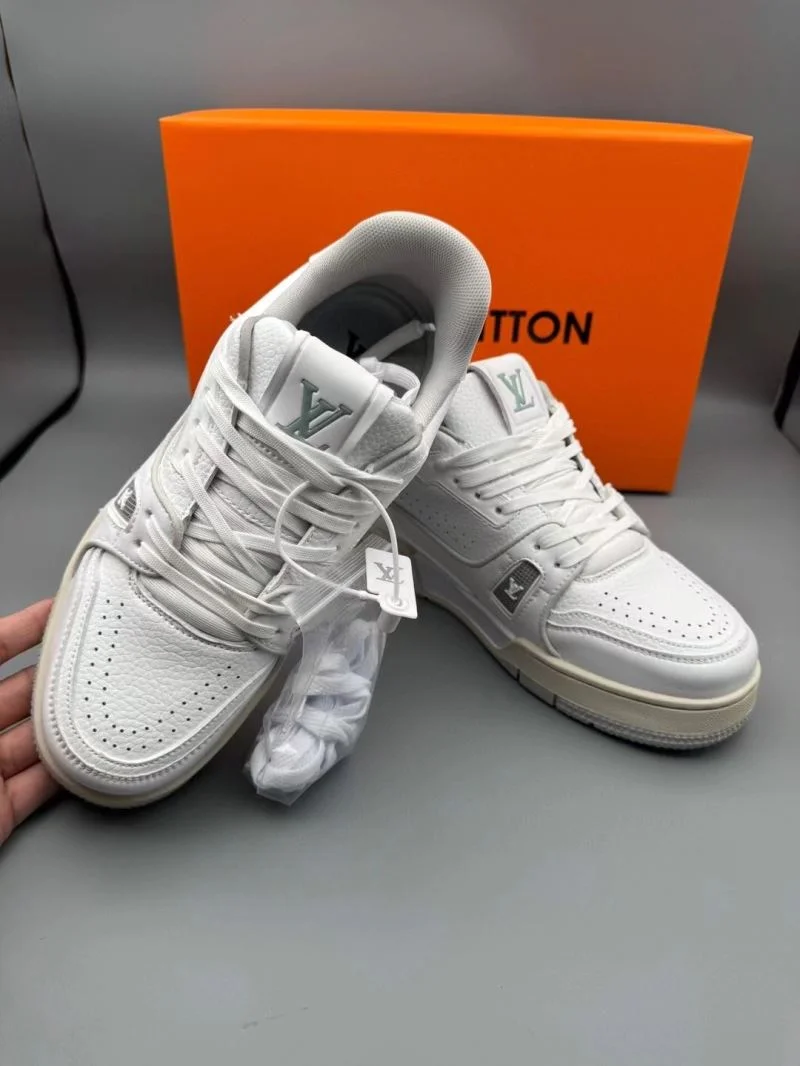 EyeCatching Louis Vuitton Trainer Sneaker 31448