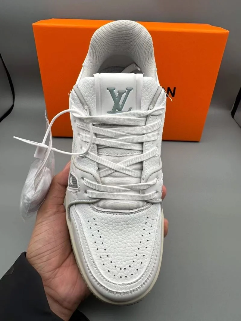 EyeCatching Louis Vuitton Trainer Sneaker 31448