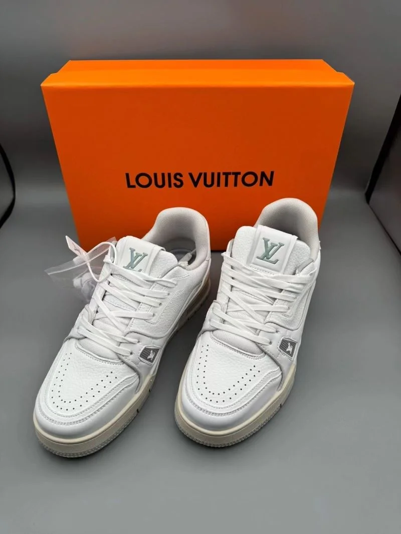 EyeCatching Louis Vuitton Trainer Sneaker 31448