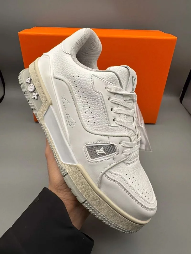 EyeCatching Louis Vuitton Trainer Sneaker 31448